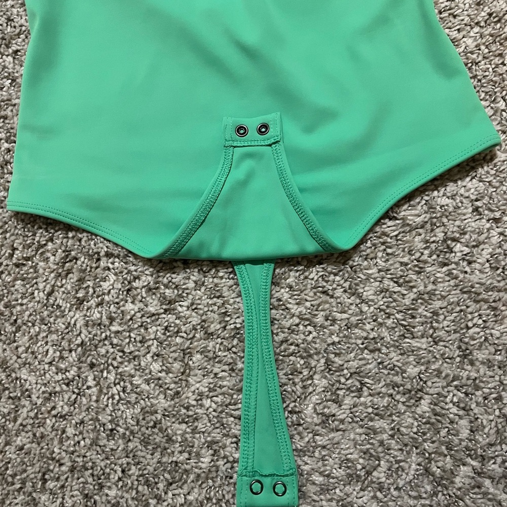 Express Vibrant Green Top - Picture 4 of 4